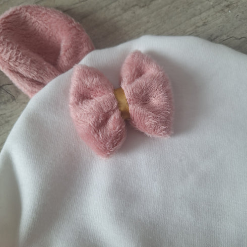 Bonnet Oreilles d'ours et petit noeud en polaire alpine, finition fourrure personnalisable avec Prénom brodé